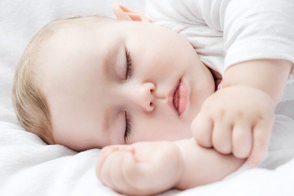 How much should my 0-3 month old baby sleep?